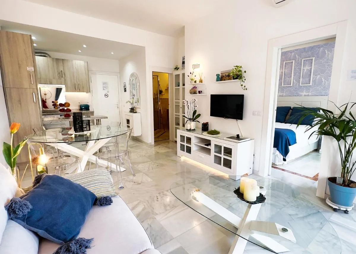 Image 3 of Skol 438 Super One-bedroom Apartment with Sea Views