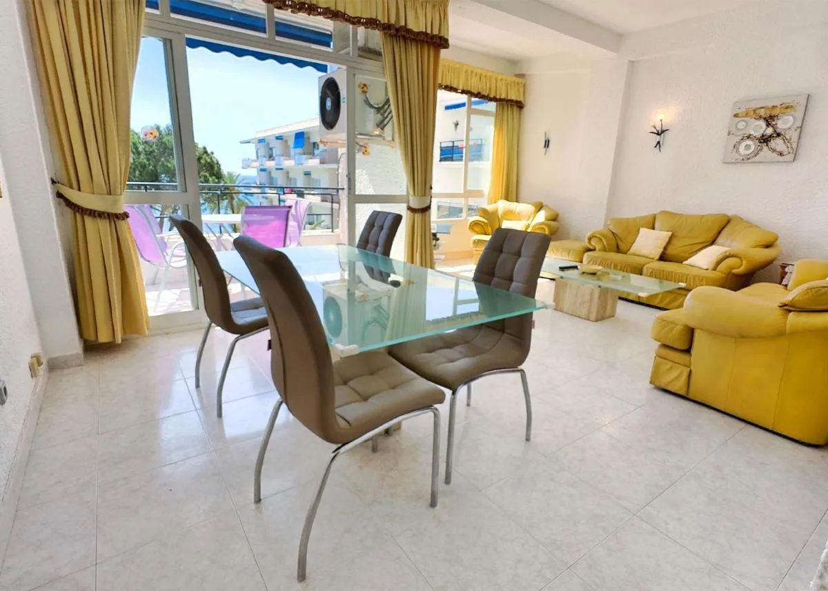 Image 2 of Skol 439 Spacious and Refurbished Apartment with Sea Views
