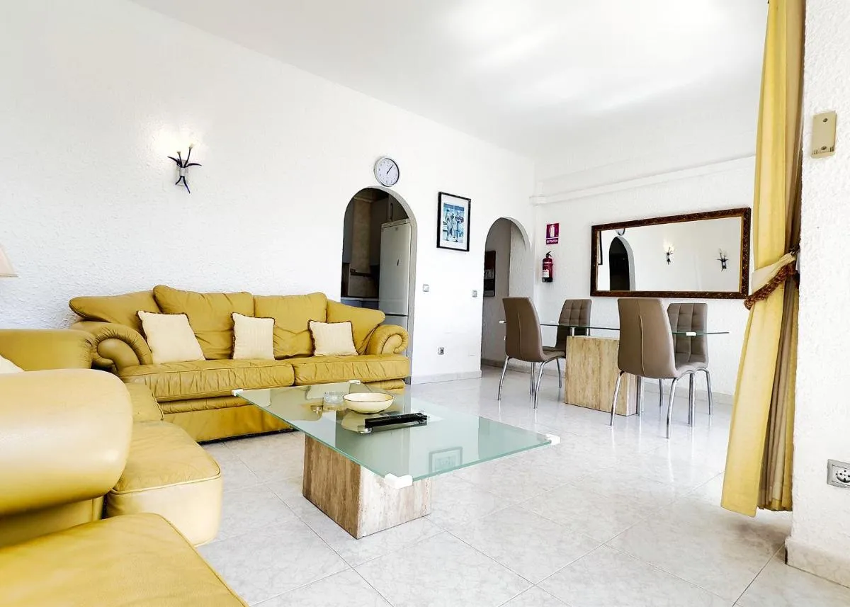 Image 4 of Skol 439 Spacious and Refurbished Apartment with Sea Views