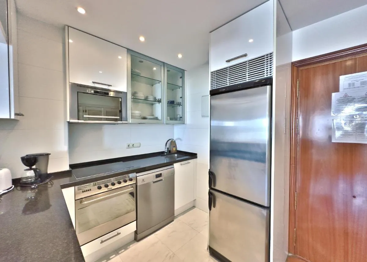 Image 6 of Skol 536 – Great One Bed Apartment with Wonderful Sea View.