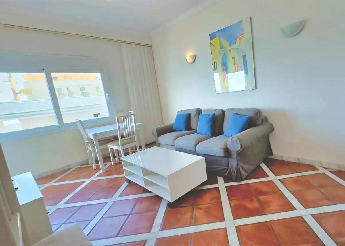 Image 2 of Skol 536 – Great One Bed Apartment with Wonderful Sea View.