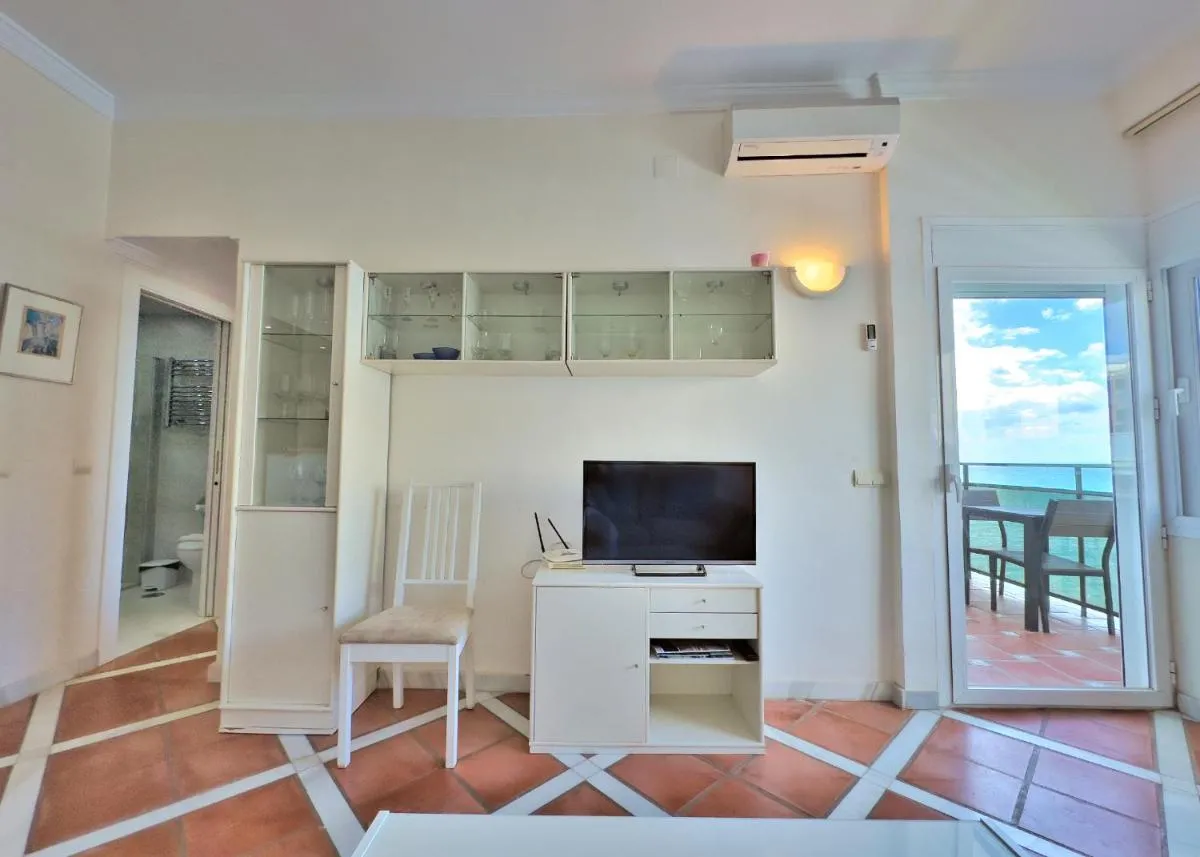 Image 4 of Skol 536 – Great One Bed Apartment with Wonderful Sea View.