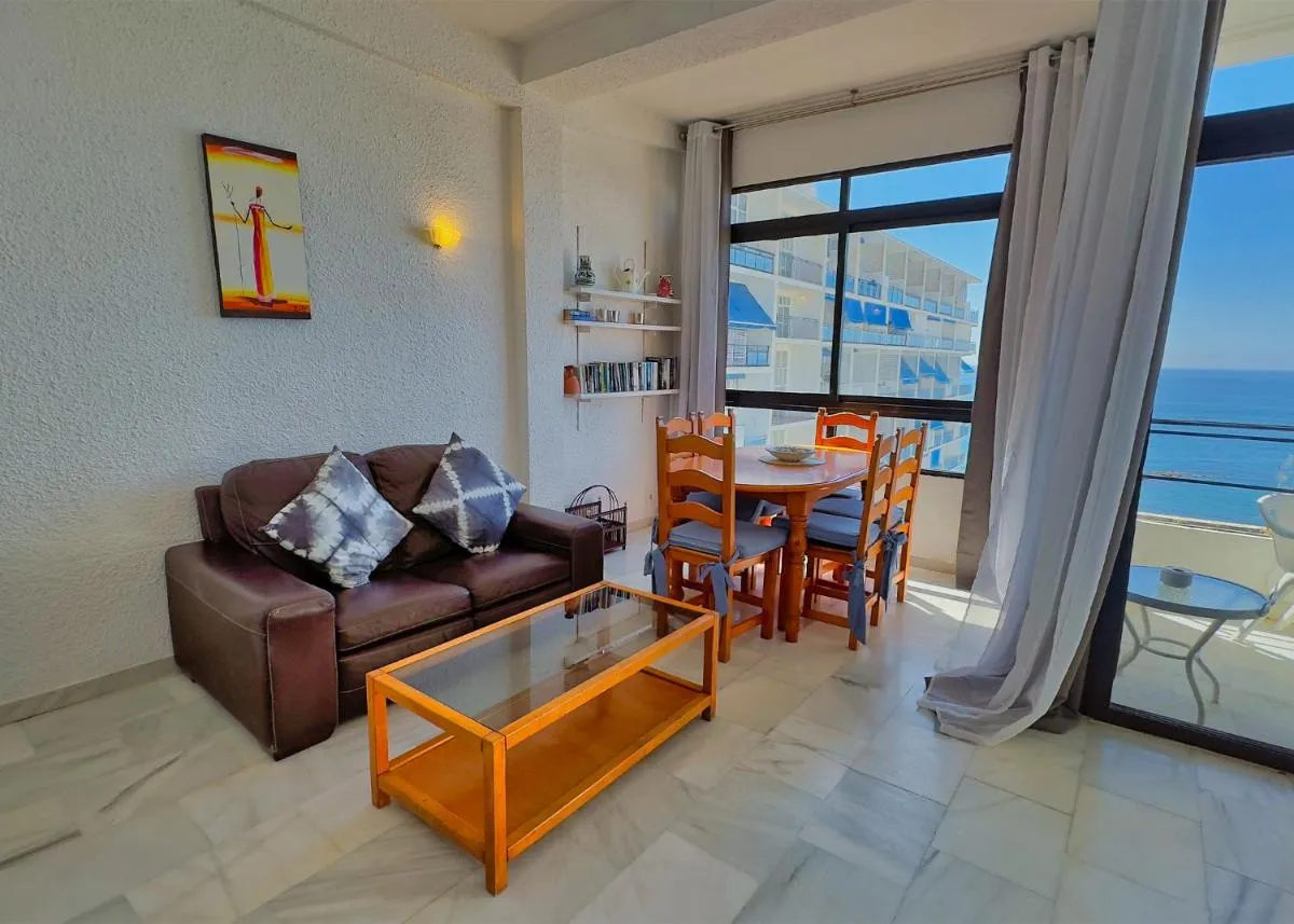 Image 1 of Skol 935 – Cozy 2-Bedroom Apartment with Amazing Sea Views