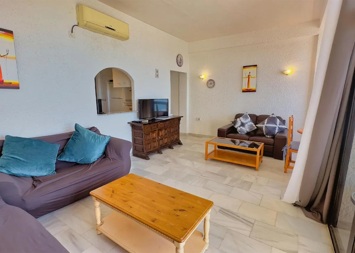 Image 2 of Skol 935 – Cozy 2-Bedroom Apartment with Amazing Sea Views