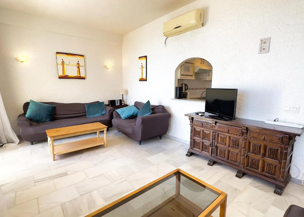 Image 3 of Skol 935 – Cozy 2-Bedroom Apartment with Amazing Sea Views