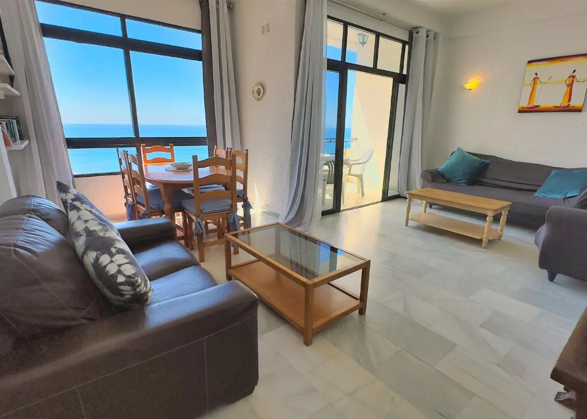 Image 4 of Skol 935 – Cozy 2-Bedroom Apartment with Amazing Sea Views