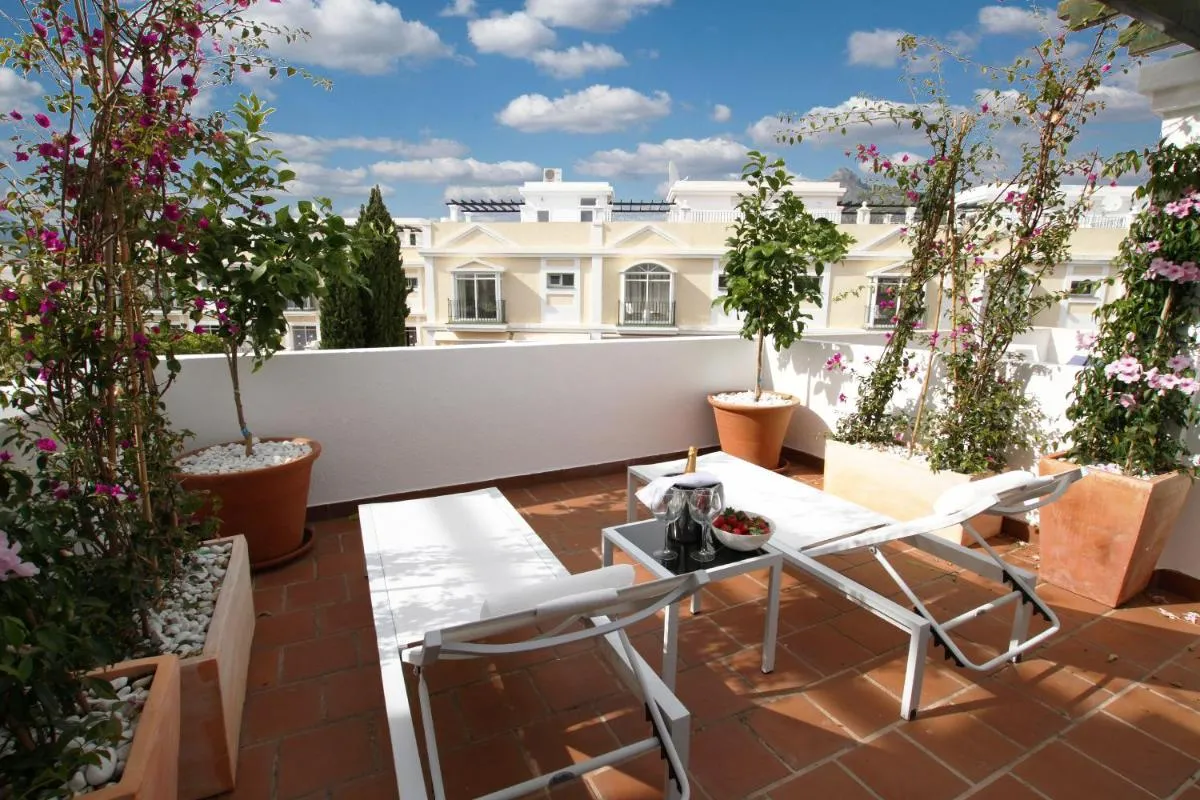 Image 6 of Spacious 2 Bed Duplex in Aloha Gardens close to Puerto Banus