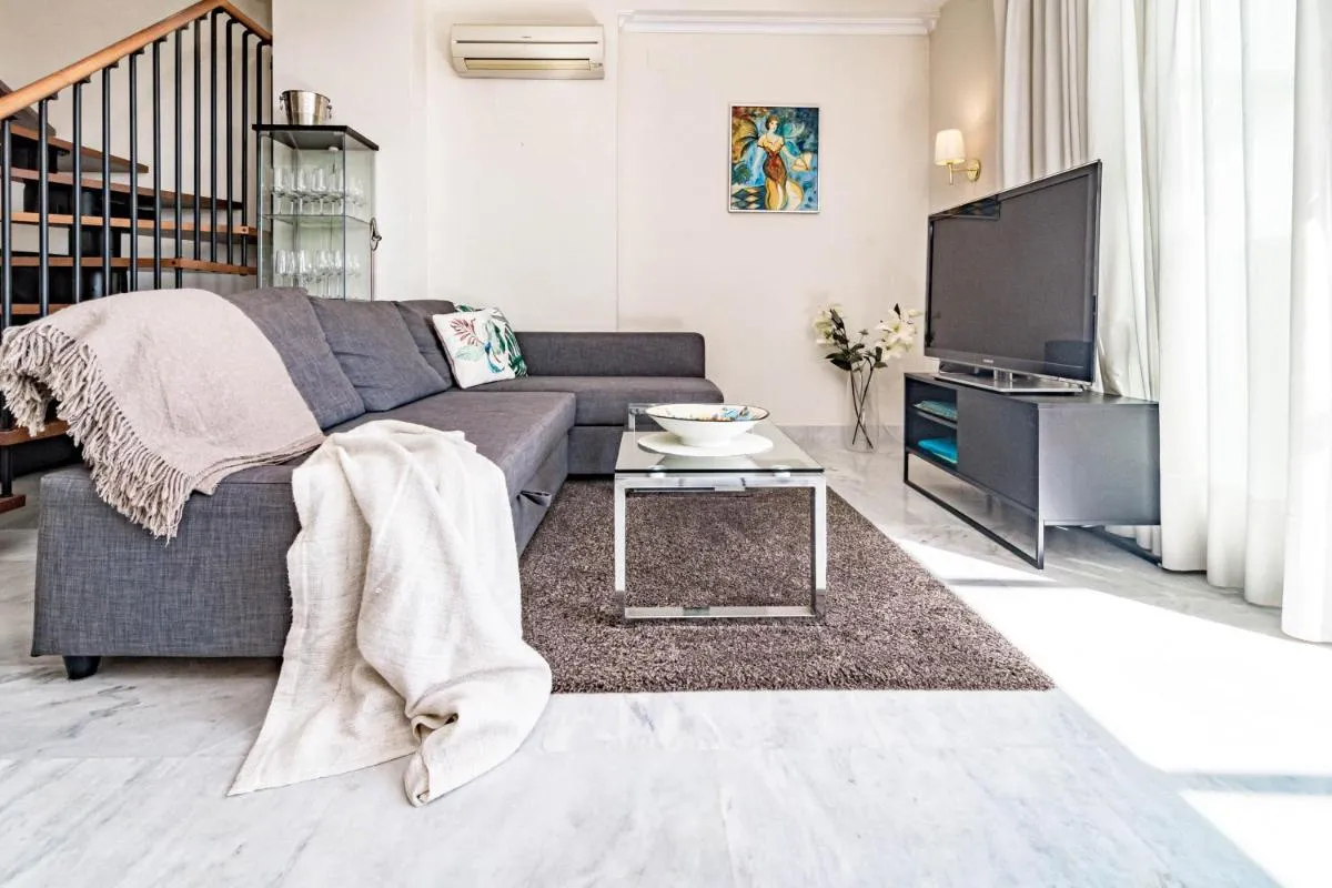 Image 4 of Spacious 2 Bedroom Apartment in Puerto Banus with a Private Terrace and Mountain Views