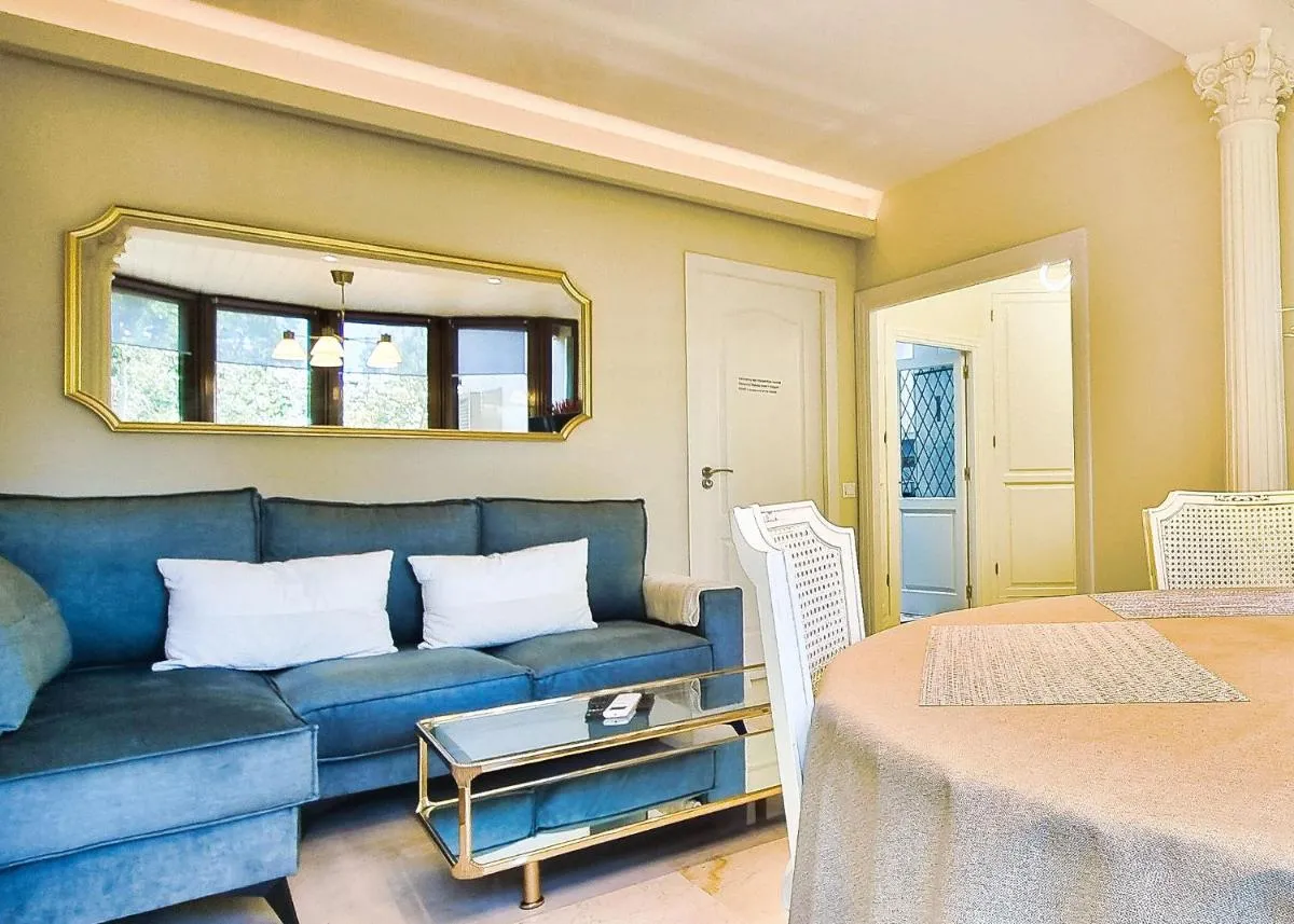 Image 3 of Spacious Renovated 1-Bedroom Apartment in Marbella Center with Free Parking