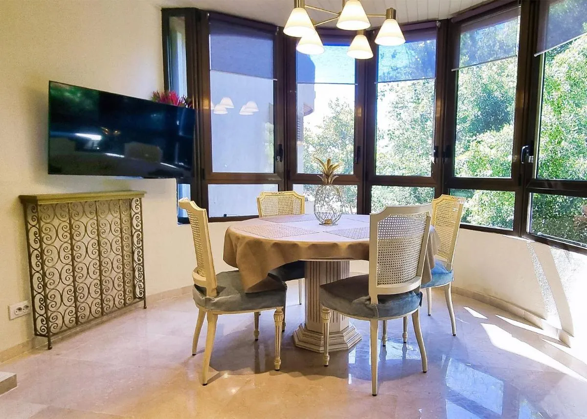 Image 6 of Spacious Renovated 1-Bedroom Apartment in Marbella Center with Free Parking