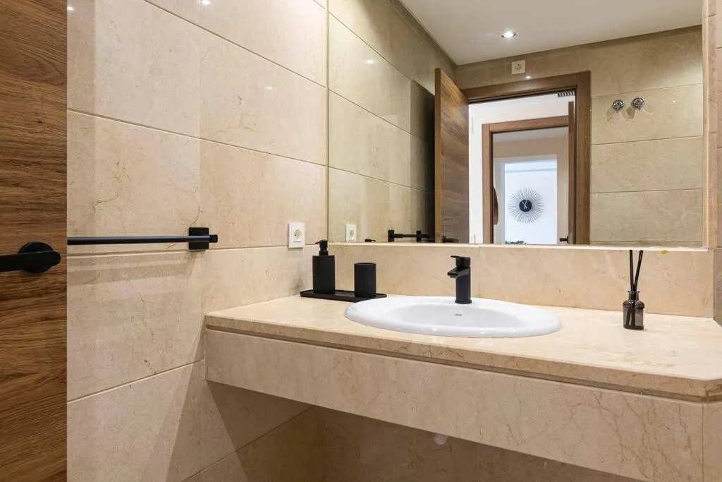 Image 1 of Spacious and luxurious apartment in Puerto Banus