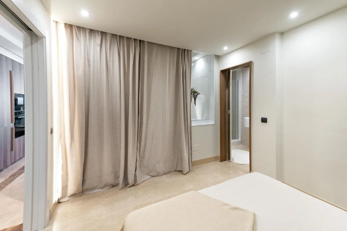 Image 6 of Stunning Modern Apt Frontline beach – RDR206