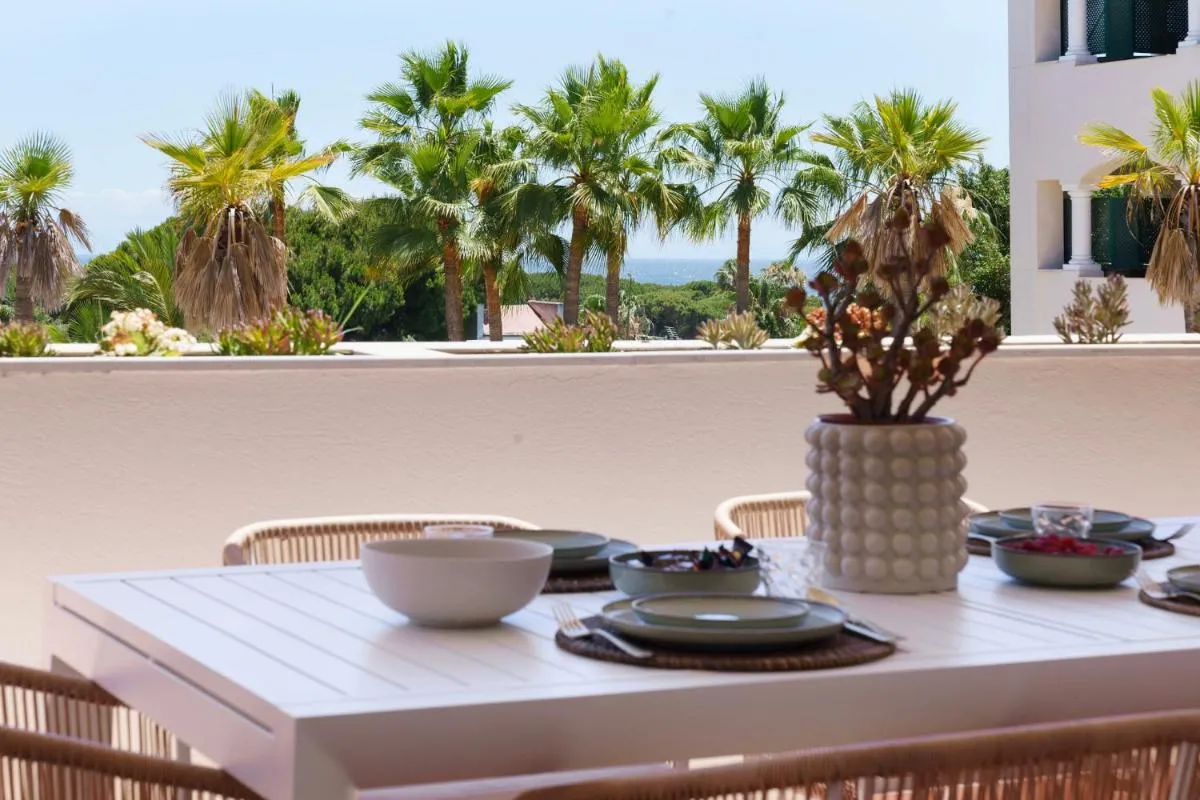 Image 2 of Stunning Renovated 2-bedroom in Golden Mile