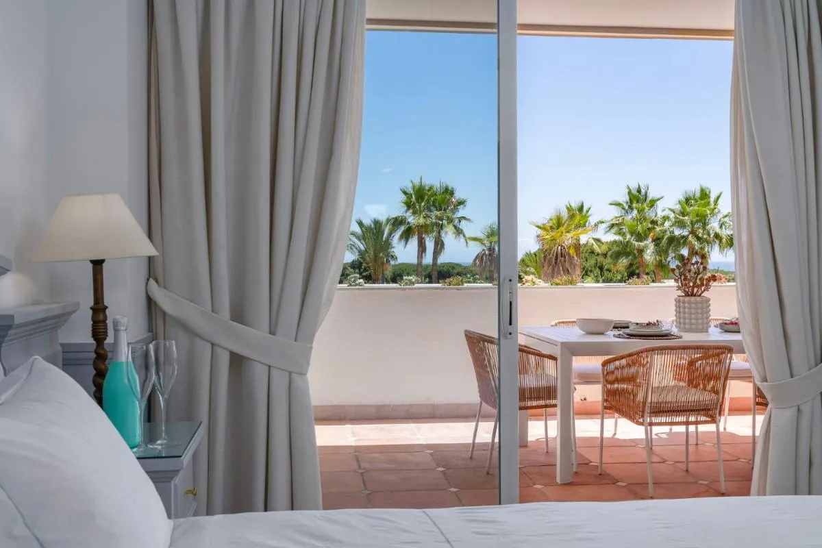 Image 4 of Stunning Renovated 2-bedroom in Golden Mile
