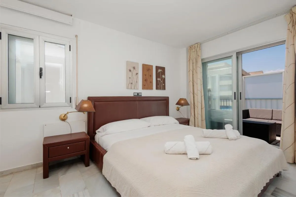 Image 5 of Stunning penthouse with sea views and private parking in Puerto Banús