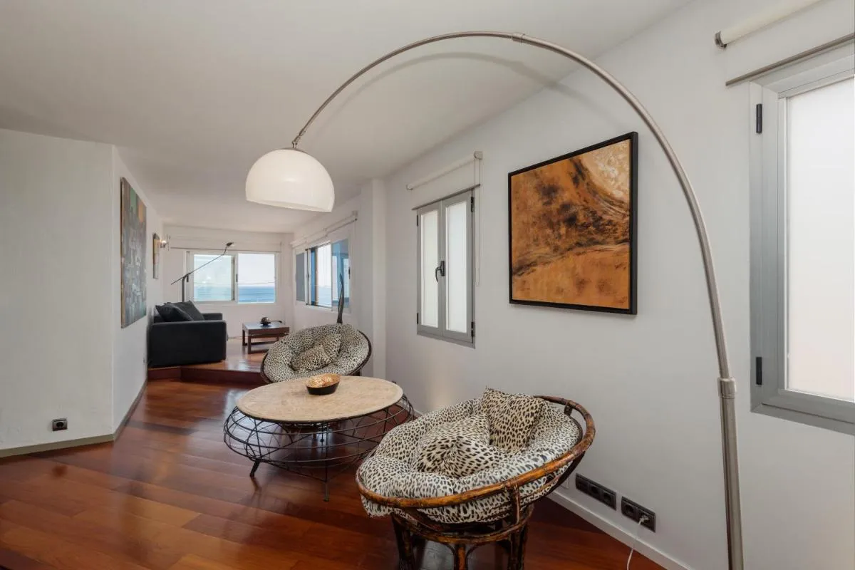 Image 2 of Stunning penthouse with sea views and private parking in Puerto Banús