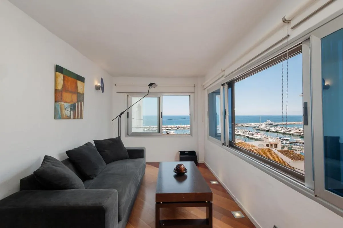 Image 3 of Stunning penthouse with sea views and private parking in Puerto Banús