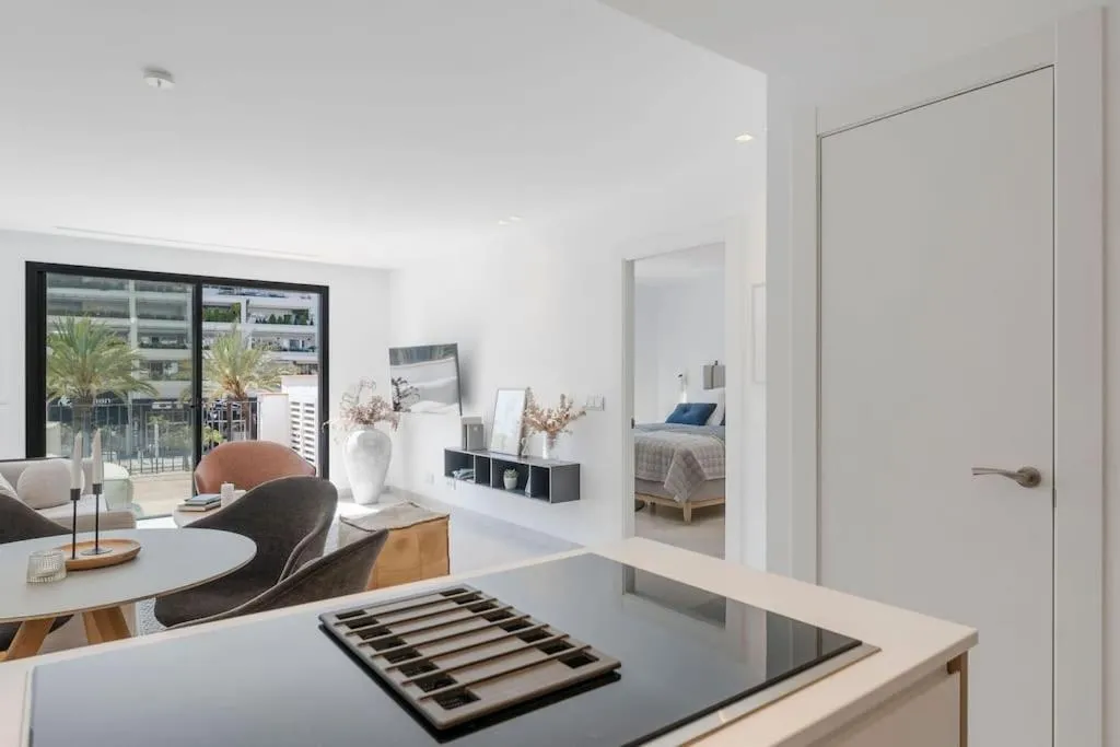 Image 3 of Stylish 1 bedroom apartment in Puerto Banús