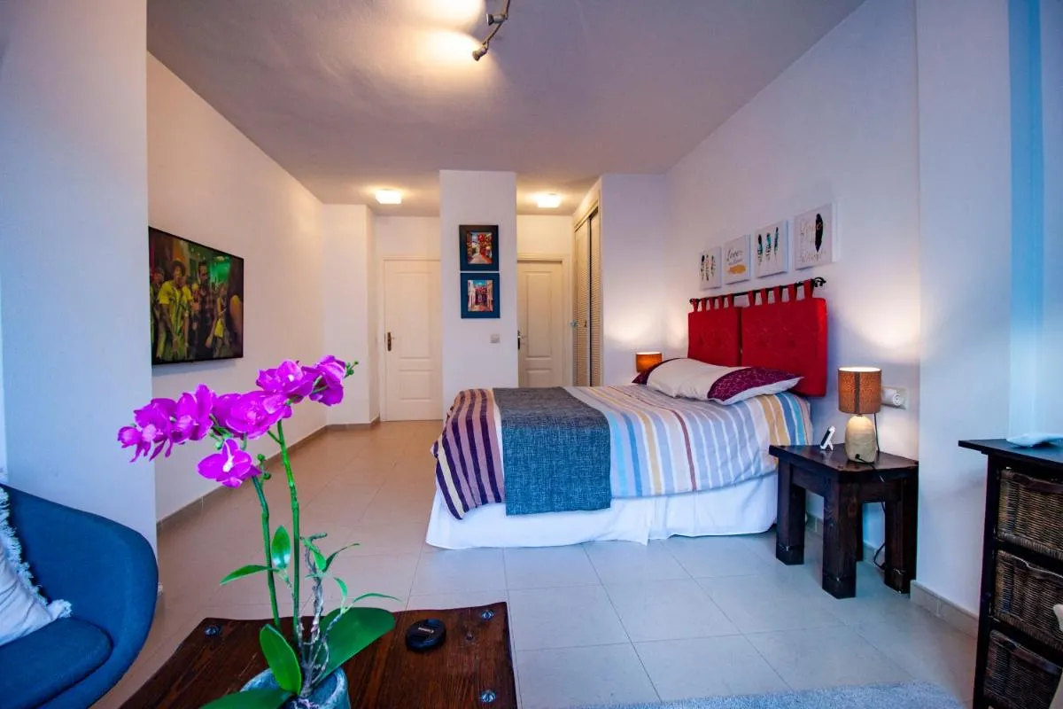 Image 4 of Stylish 2-Bed Duplex Townhouse, Full Kitchen, Access to Three Pools, Minutes from Puerto Banus, by “La Buena Vida Holiday Homes”