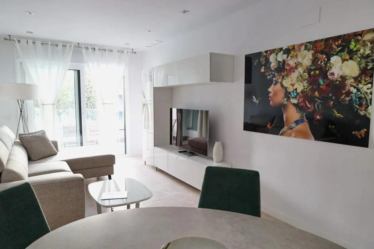 Image 2 of TOPLAGE Marbella Neubau Luxus-Apartment, Strand und Altstadt in Minuten zu Fuss