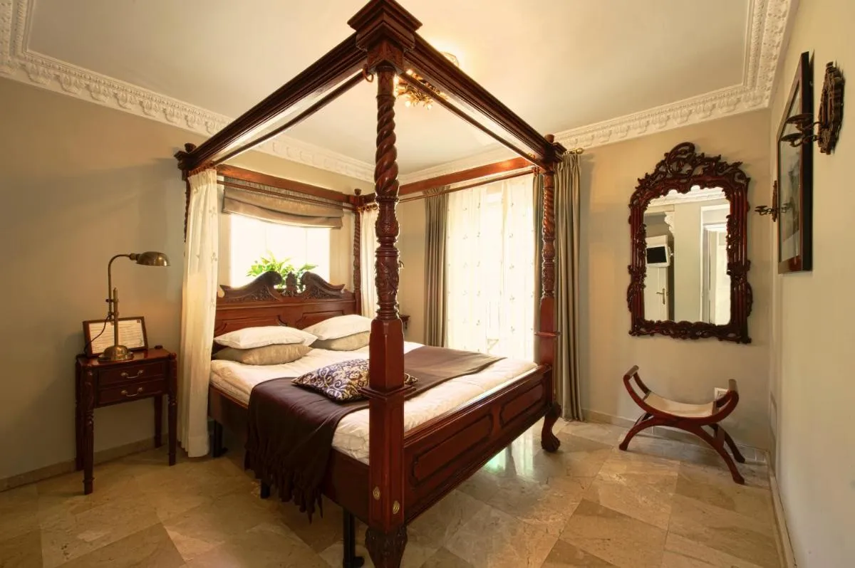 Image 4 of The Town House – Adults Only
