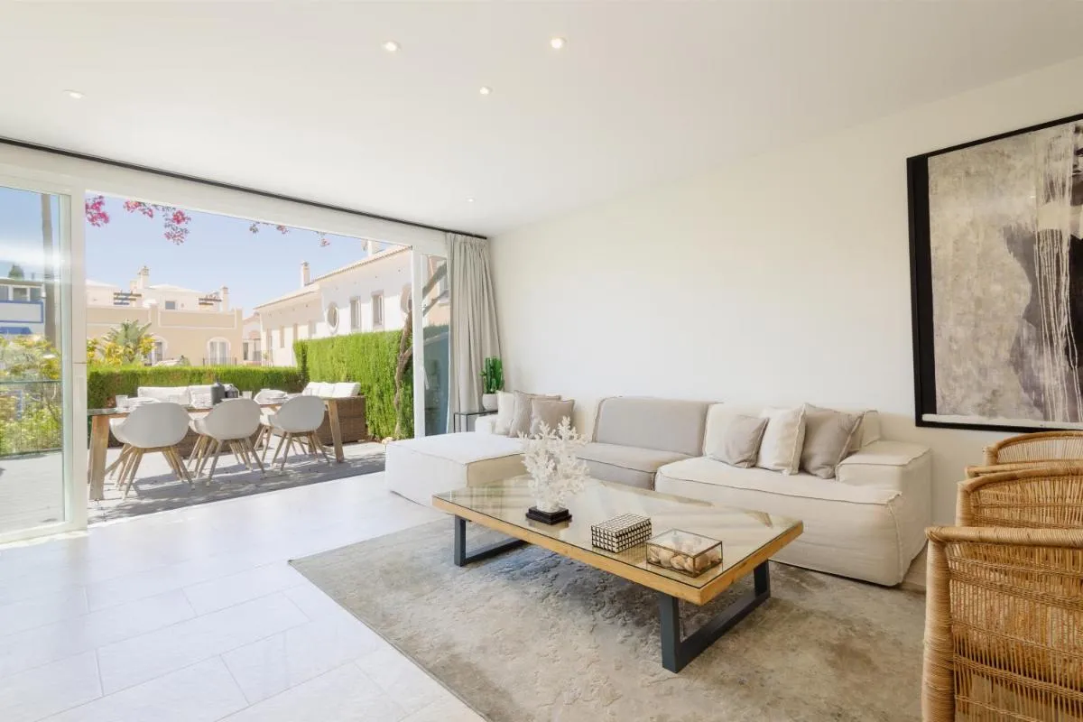 Image 2 of Townhouse in first line beach, Bahia de Marbella, Marbella