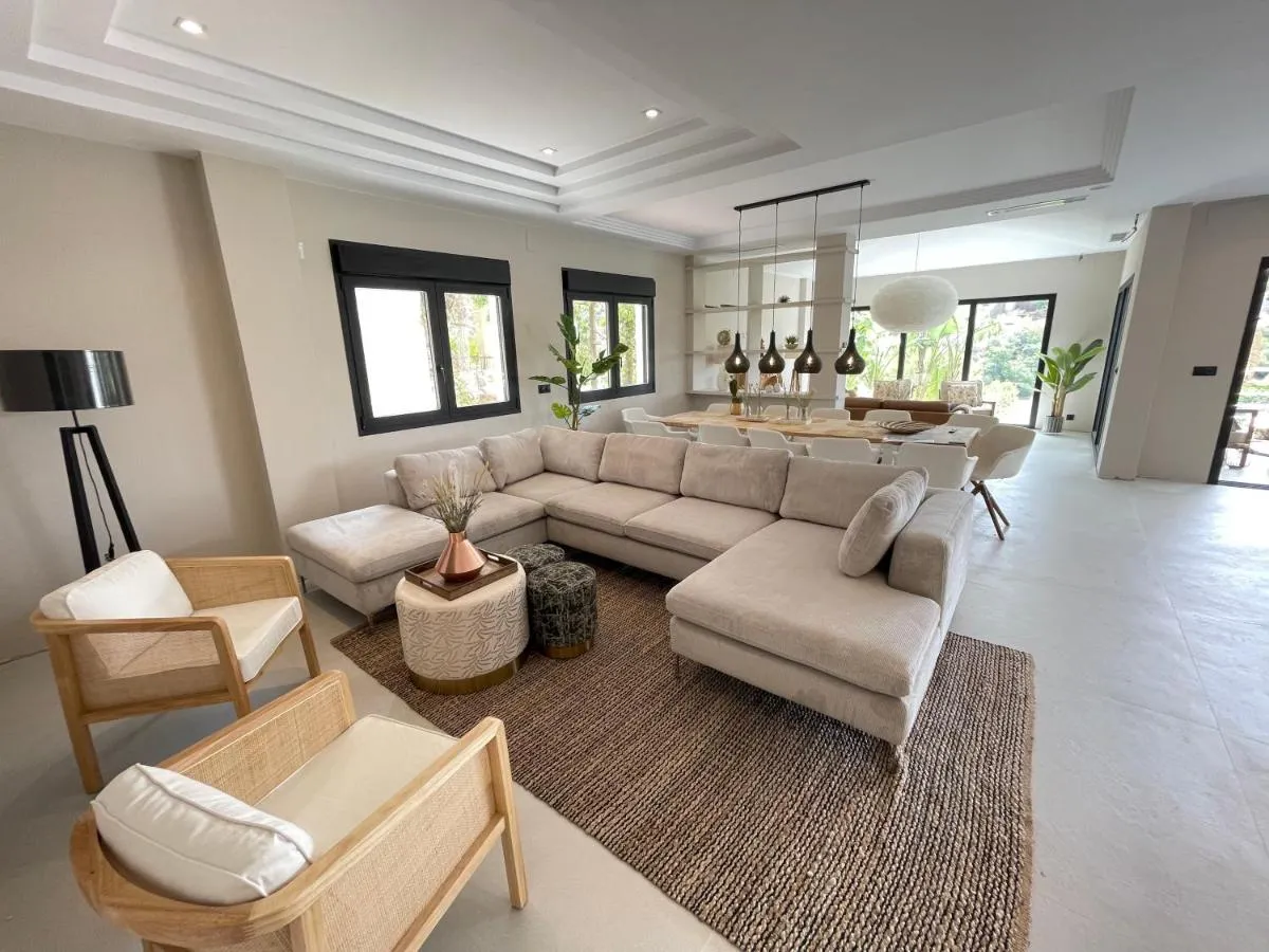 Image 2 of ULTIMATE LUXURY DREAM VILLA with 7 BEDROOMS, GYM, SPA and INFINITY POOL