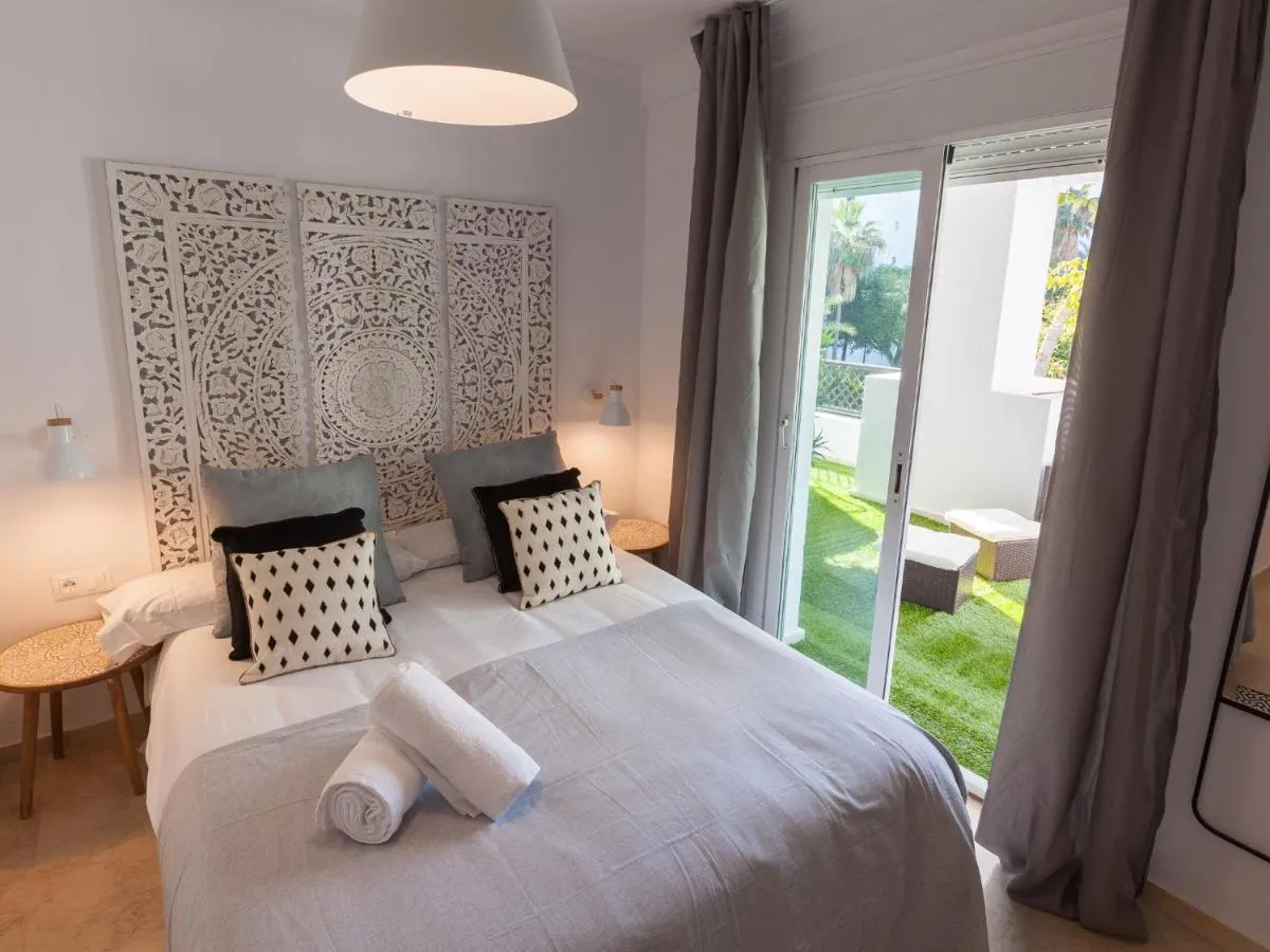 Image 4 of VACATION MARBELLA I Contemporary Central Apartment, Swimming-pool, 24-7 Security, a minute from the Marina, The Sea and Luxury Shopping