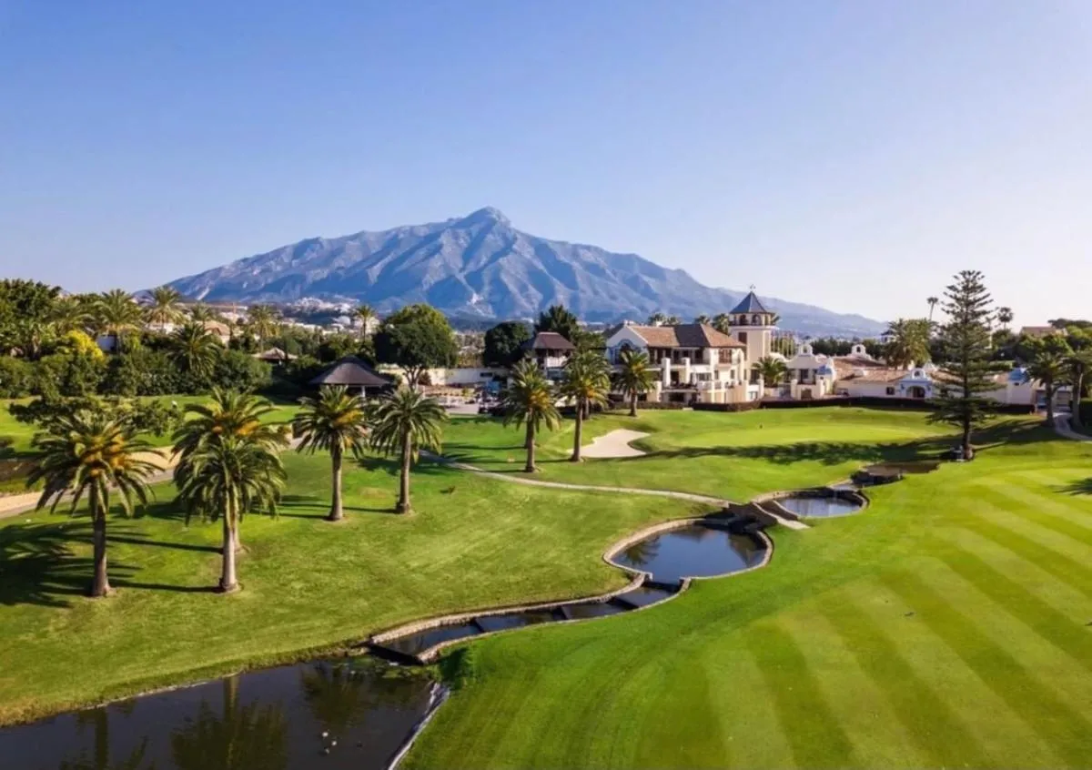 Image 4 of VACATION MARBELLA I Los Naranjos, Duplex Penthouse, Golf Lovers, Security, Swimming pool, Fastest WiFi with Rooftop and Terrace