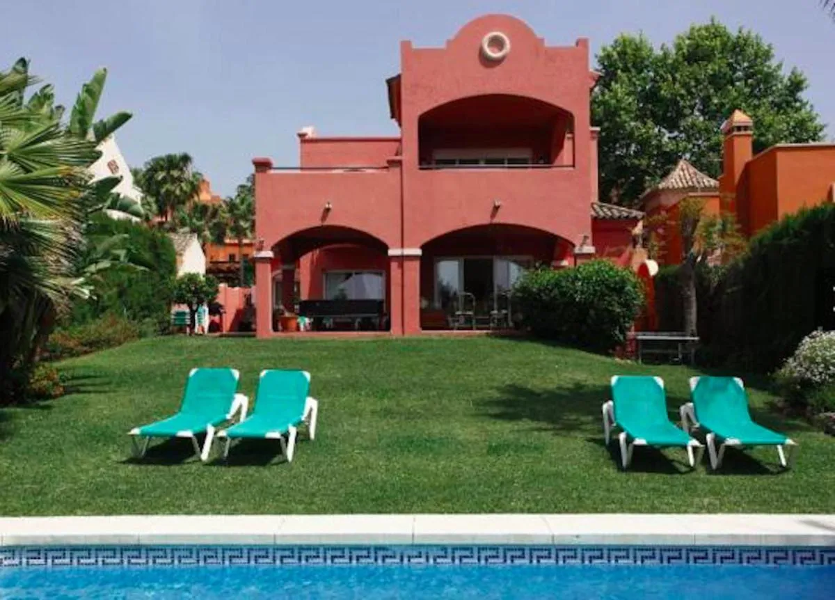 Image 2 of Villa 9 La Alzambra-Puerto Banus