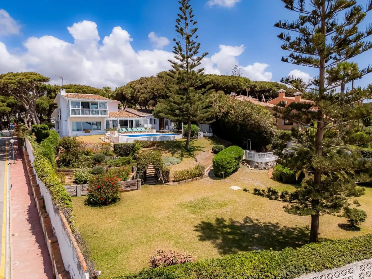 Image 2 of Villa Calmamar Cabopino Beachfront in Marbella