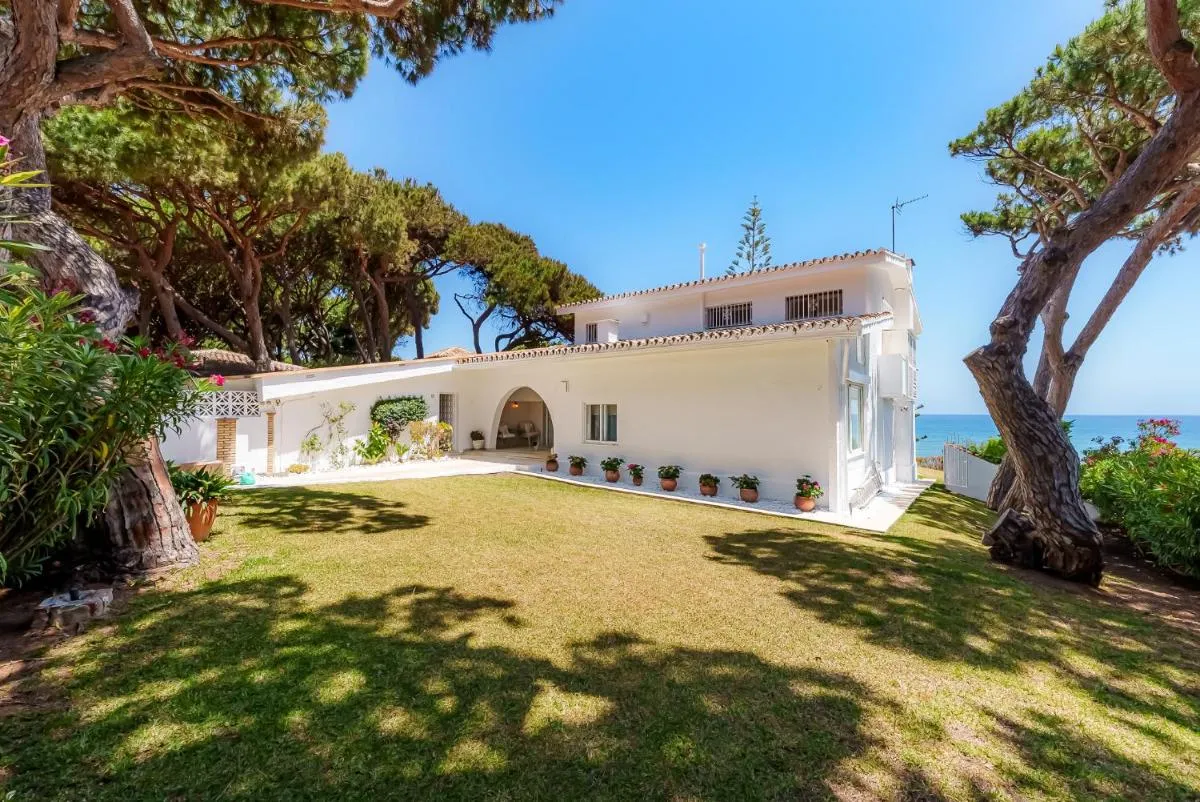 Image 4 of Villa Calmamar Cabopino Beachfront in Marbella