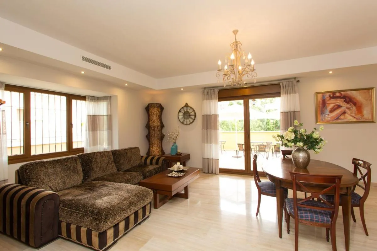 Image 2 of Villa Las Lomas de Marbella