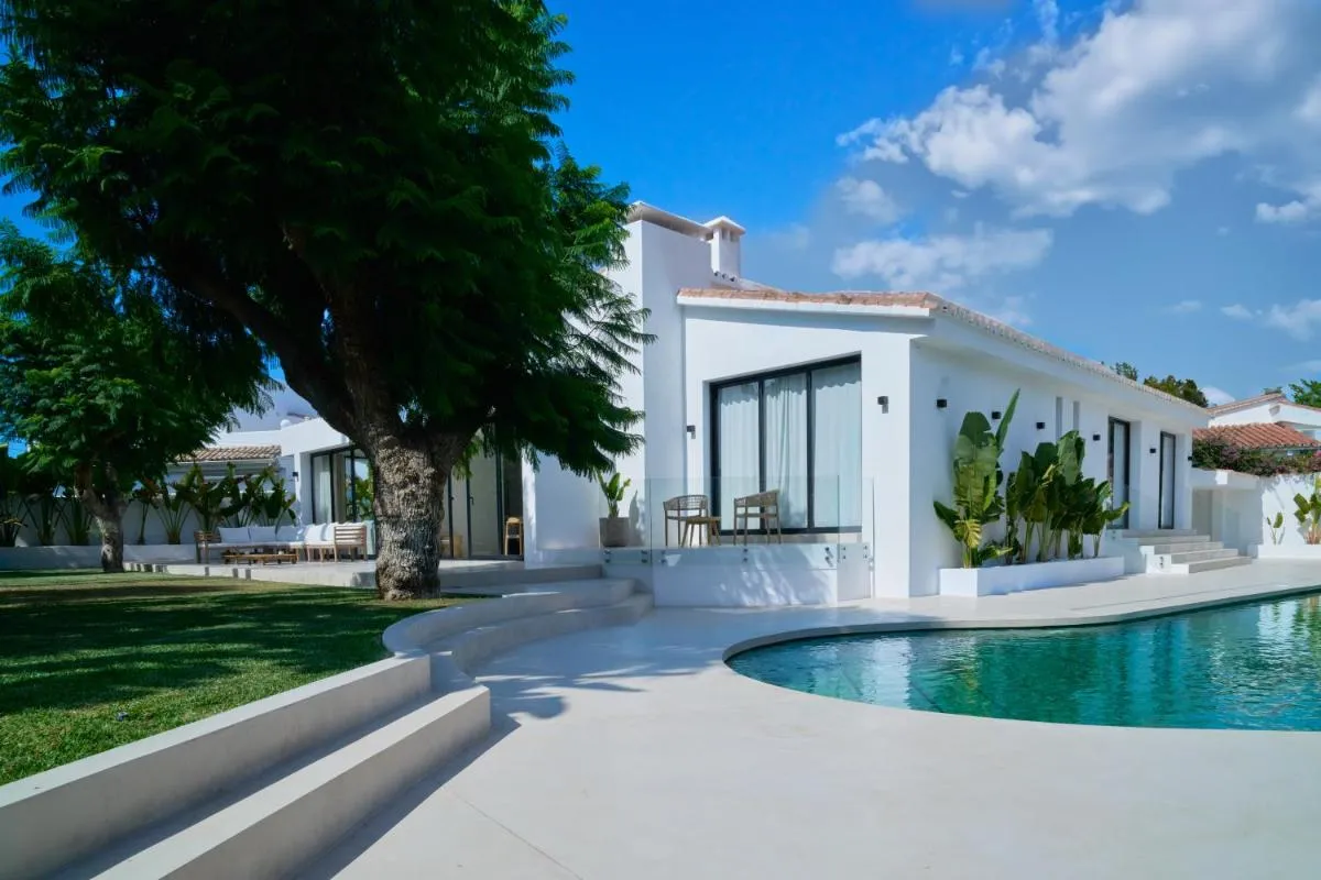 Image 4 of Villa Peman Luxurious Beachside Villa