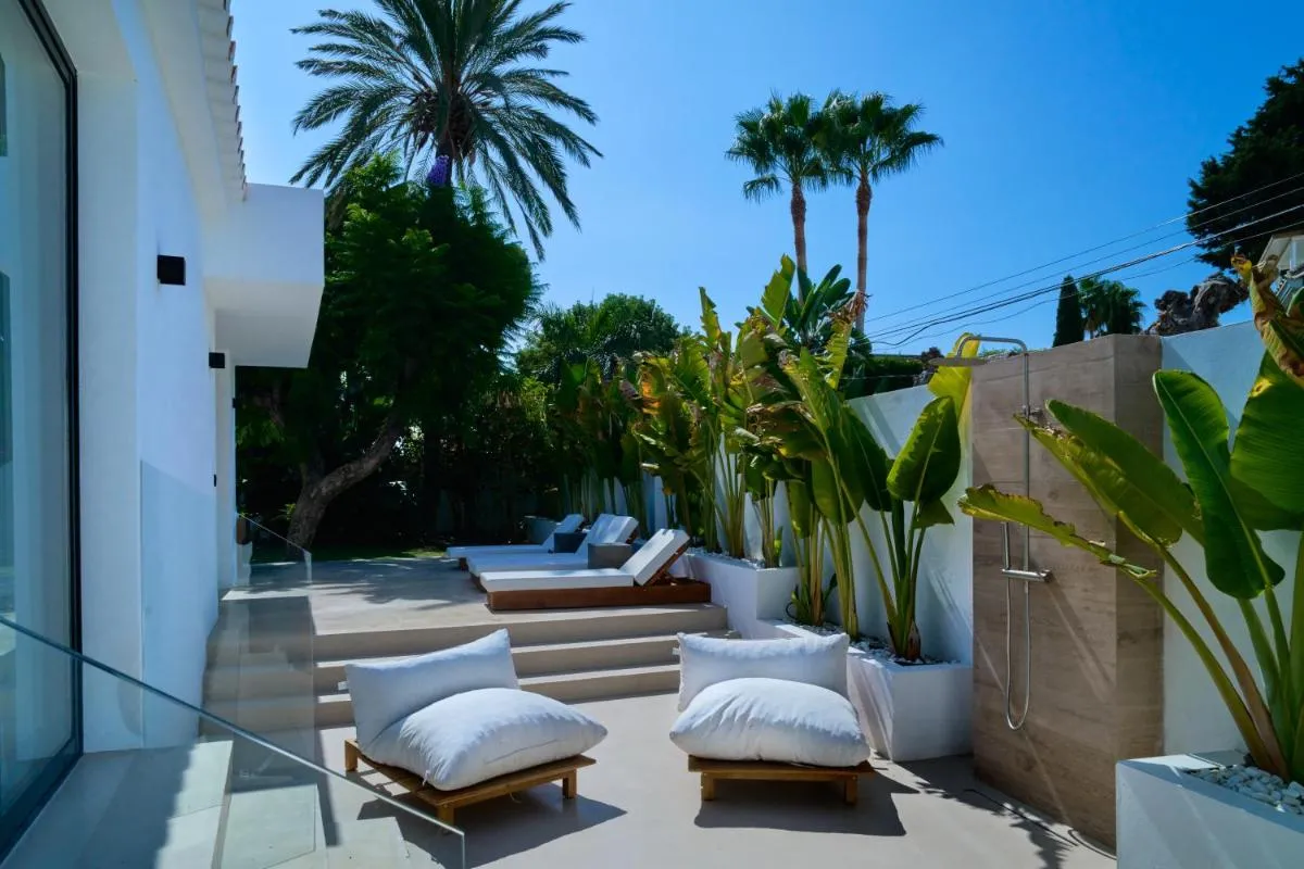 Image 2 of Villa Peman Luxurious Beachside Villa