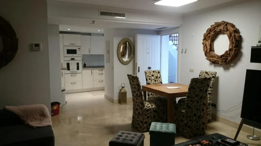 Image of White Pearl Beach L2