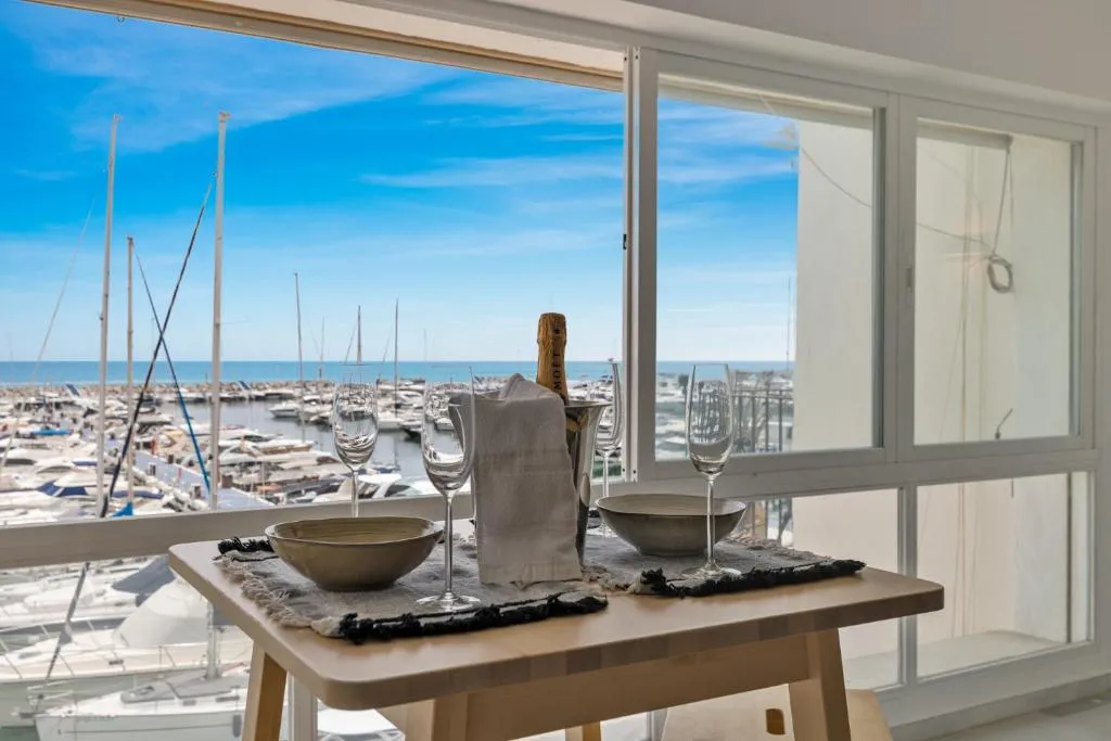 Image of luxurious frontline penthouse in puerto banus