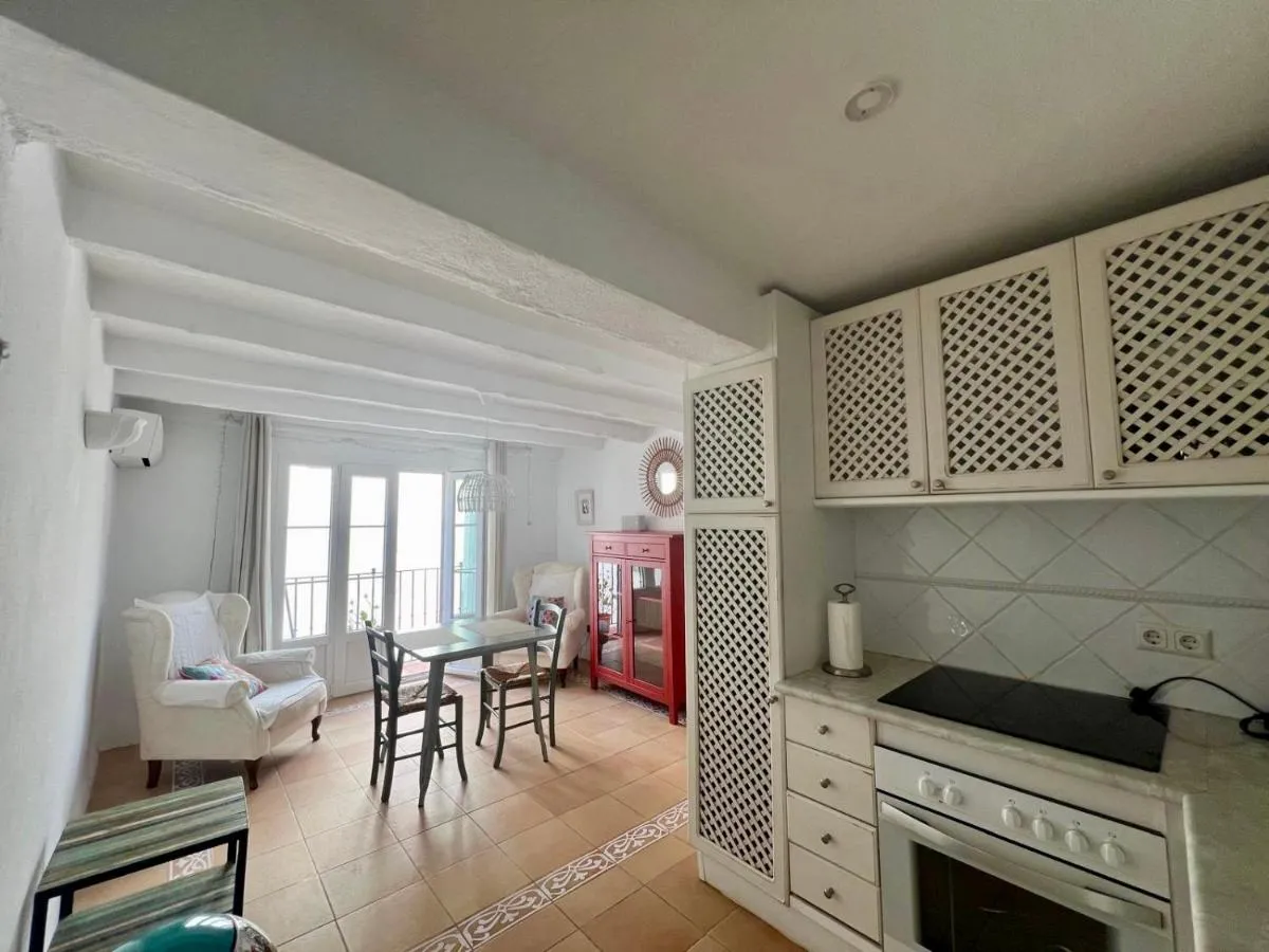 Image 4 of old town house with roof terrace