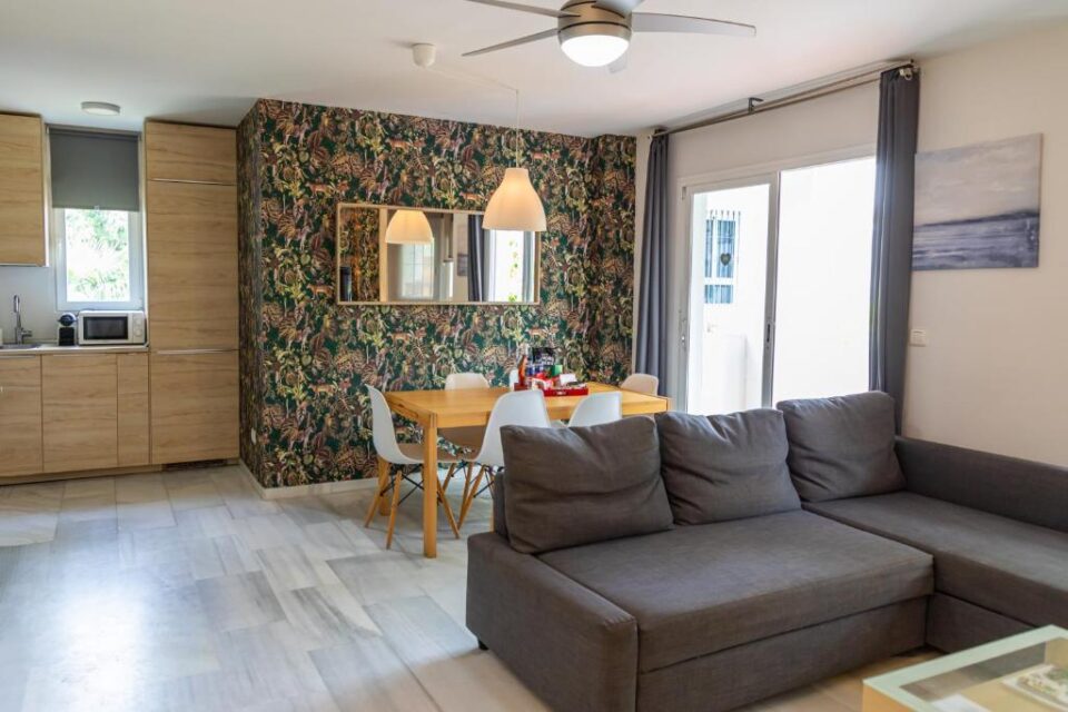 AB Properties – Design Penthouse Marbella – Puerto Banús – Golden Mile – Pool and Tropical Garden View